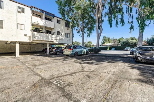 $346,000 | 18530 Hatteras Street, Unit 226, Tarzana, CA 91356