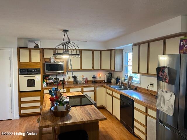 915 Penny Winkle Road Pleasureville, KY 40057 - Photo 3 of 35 island in kitchen
