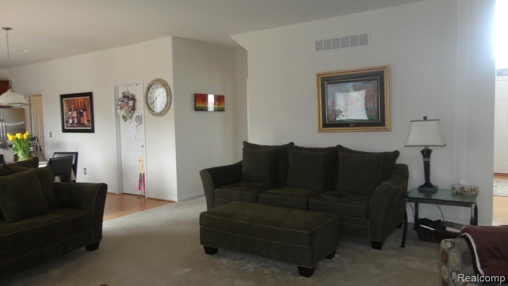 3310 Fantail Drive Rochester, MI 48309 - Photo 17 of 54 DSC03482.jpg