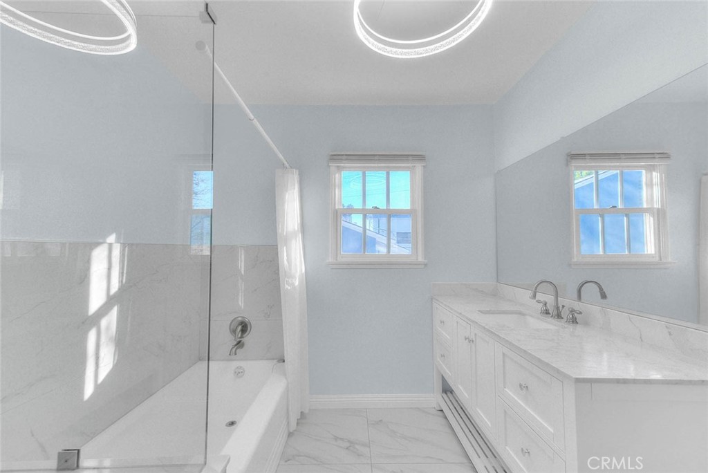 537 Jamestown Road Burbank, CA 91504 - Photo 45 of 75 Bathroom 4 (full guestbath)