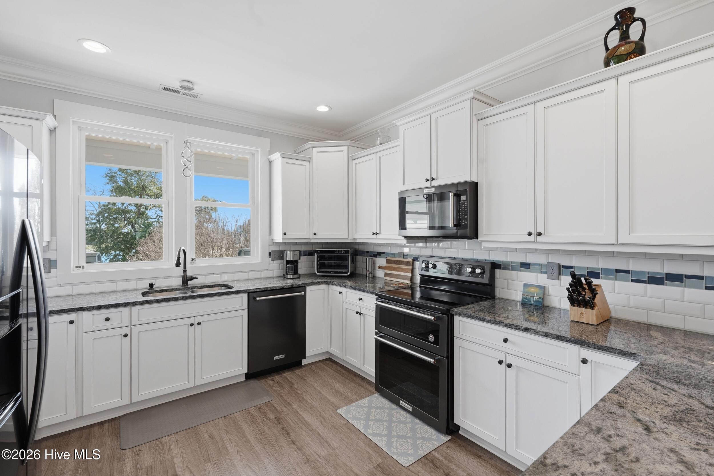 131 Everett Park Trail Holly Ridge, NC 28445 - Photo 24 of 111 24_kitchen