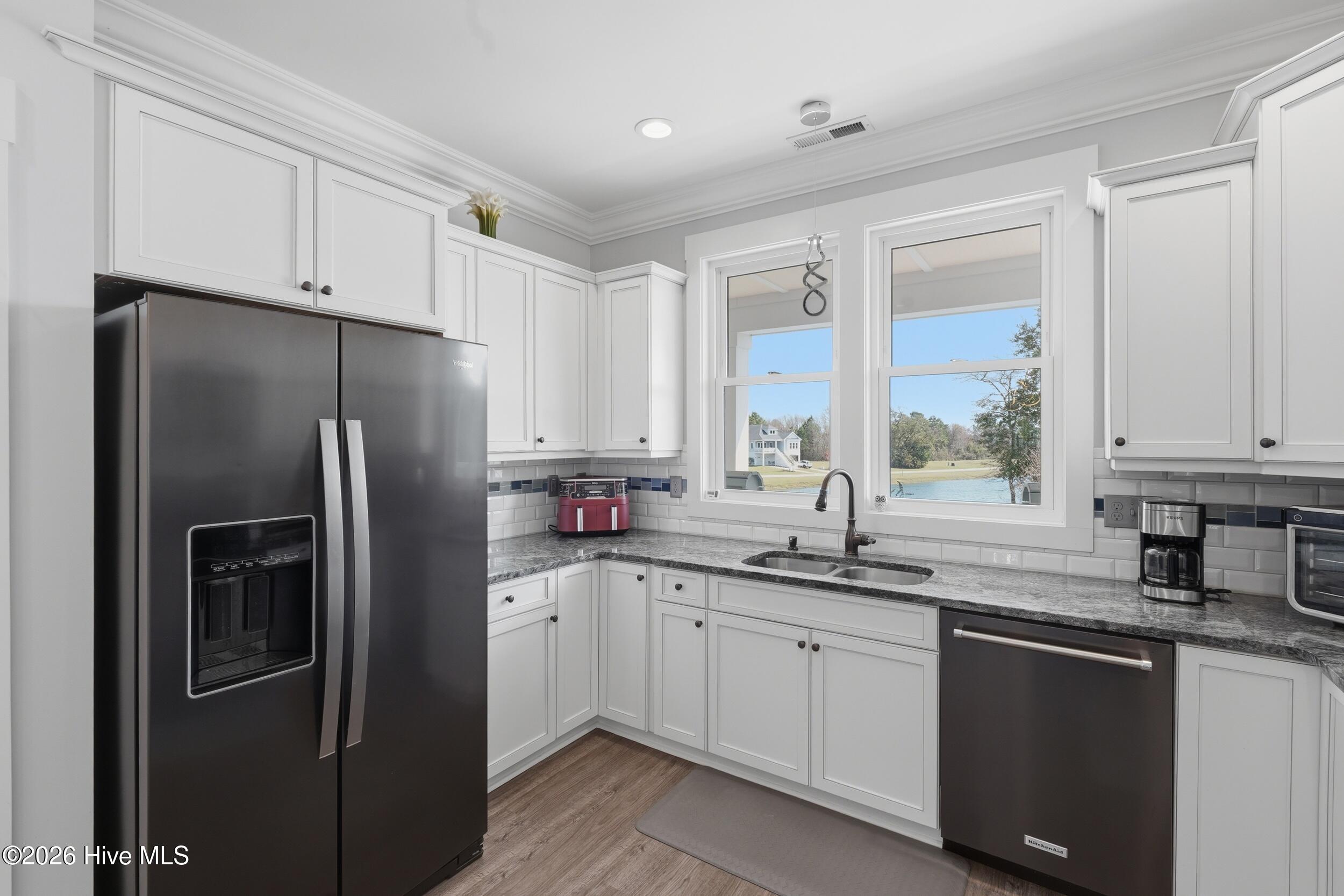 131 Everett Park Trail Holly Ridge, NC 28445 - Photo 27 of 111 27_kitchen