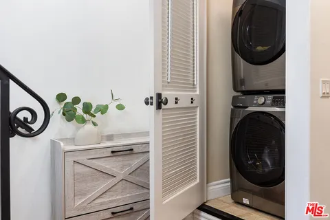 a view of a bedroom with washer and dryer