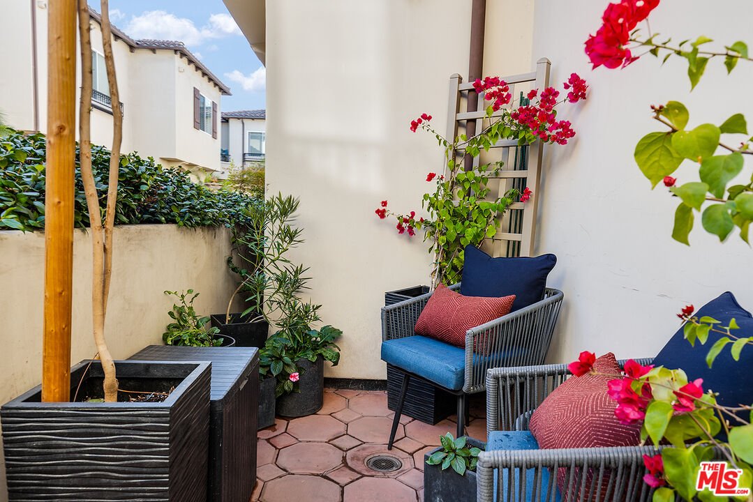 5753 White Oak Avenue, Unit 7 Encino, CA 91316 - Photo 3 of 37