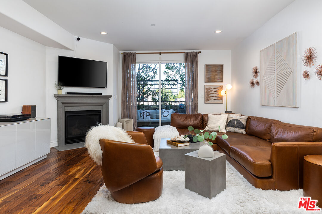 5753 White Oak Avenue, Unit 7 Encino, CA 91316 - Photo 8 of 37