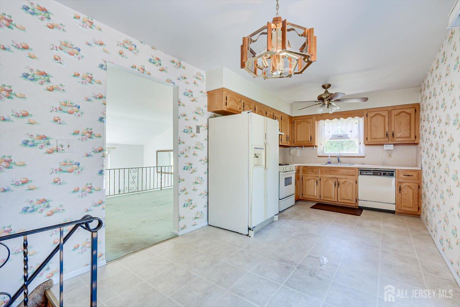 9 Annette Drive Edison, NJ 08820 - Photo 10 of 35