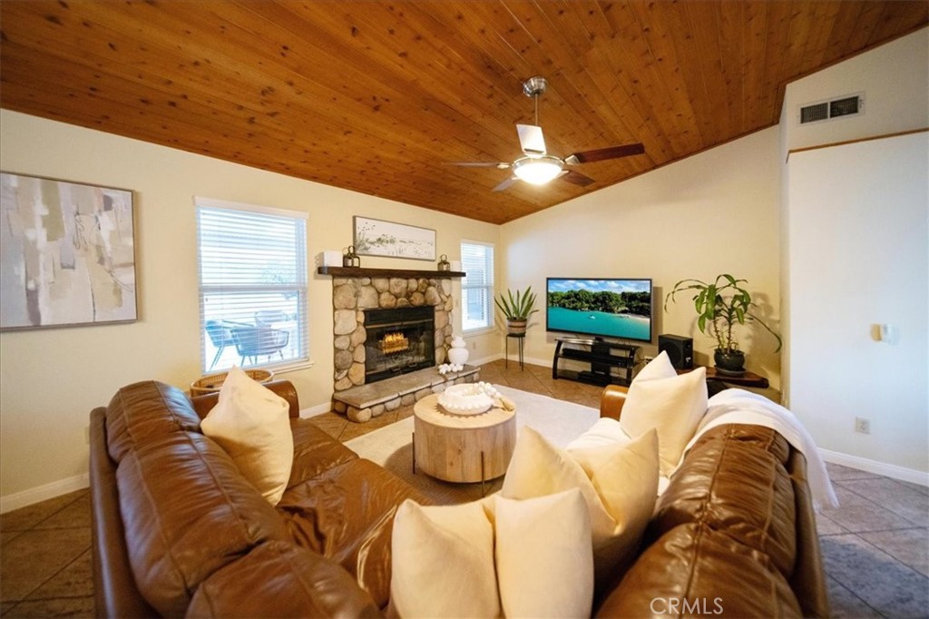 203 Rhesa Lane Fallbrook, CA 92028 - Photo 9 of 56