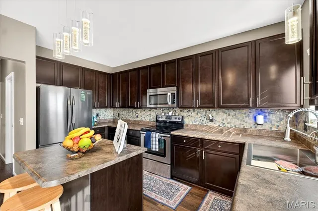 $420,000 | 916 Mountain Brook Court, O'Fallon, MO 63366