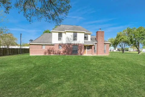 a view of yard with tree s