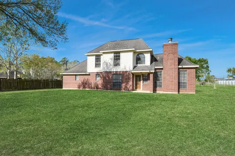 a view of yard with grass and trees