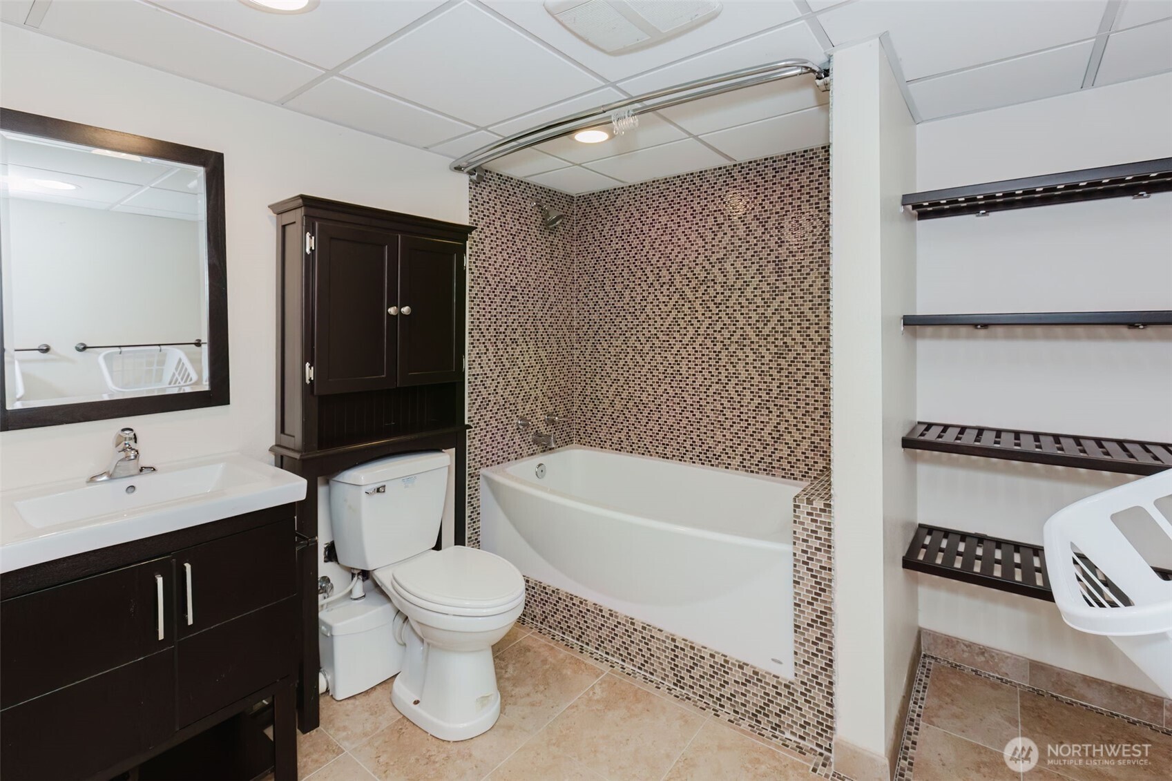 1820 Northeast Rustic Lane Bremerton, WA 98310 - Photo 27 of 34 Gallery Image 27