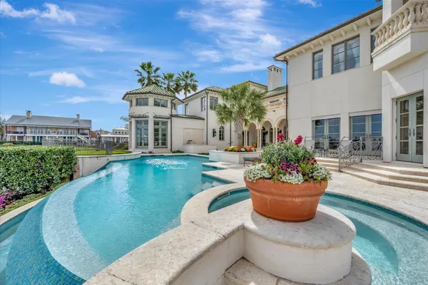 $5,900,000 | 14 Waterford Lane, League City, TX 77565