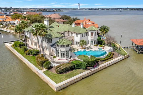 $5,900,000 | 14 Waterford Lane, League City, TX 77565