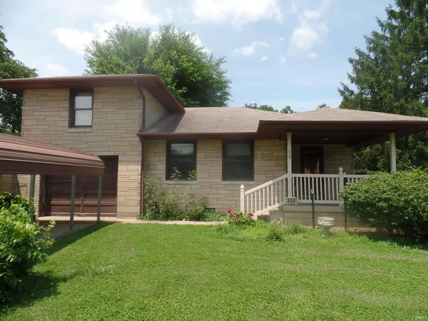 $195,000 | 256 West Post Street, Bloomfield, IN 47424