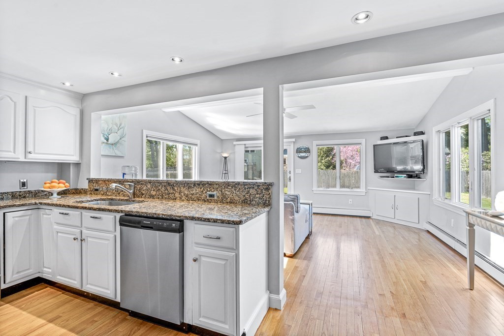 23 Dustin Road Reading, MA 01867 - Photo 16 of 38