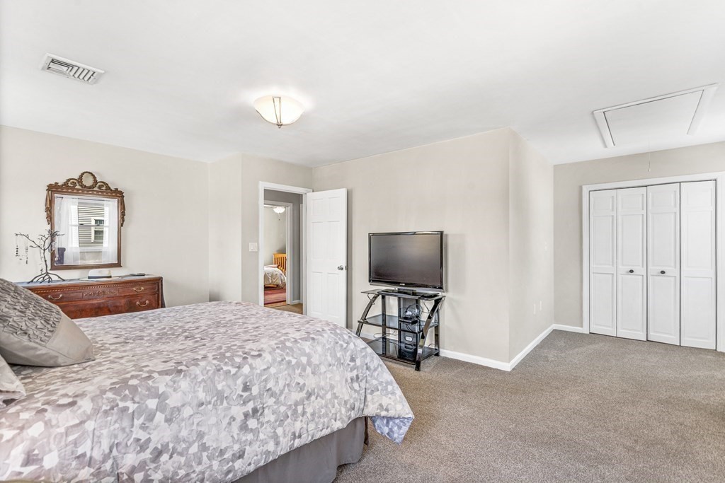 23 Dustin Road Reading, MA 01867 - Photo 27 of 38