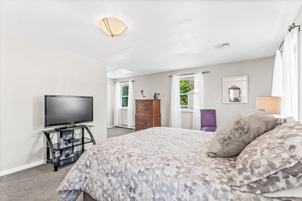23 Dustin Road Reading, MA 01867 - Photo 28 of 38