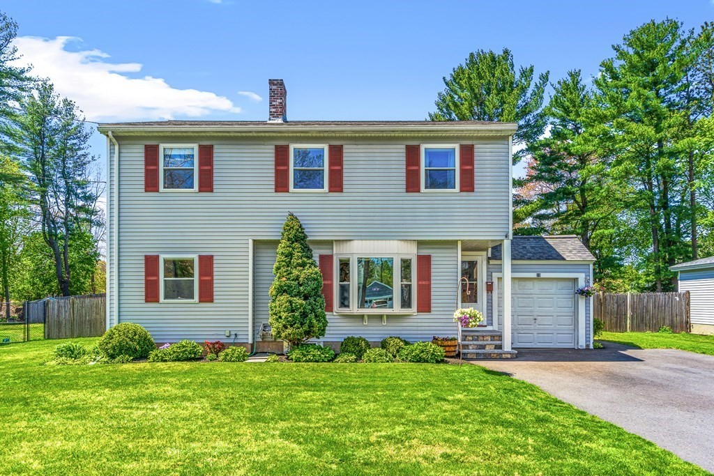 23 Dustin Road Reading, MA 01867 - Photo 3 of 38