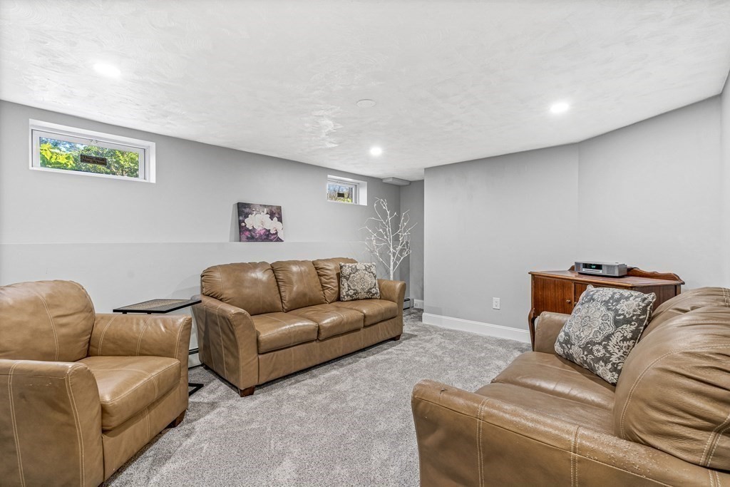 23 Dustin Road Reading, MA 01867 - Photo 33 of 38