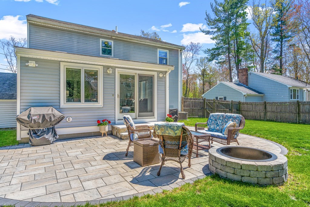 23 Dustin Road Reading, MA 01867 - Photo 4 of 38