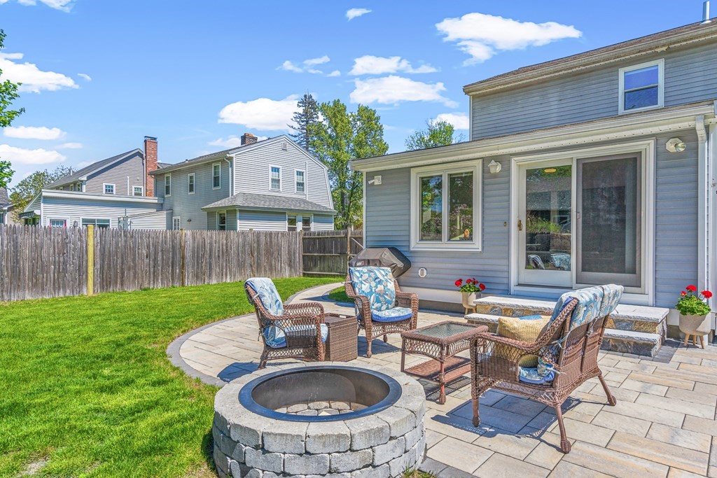 23 Dustin Road Reading, MA 01867 - Photo 5 of 38