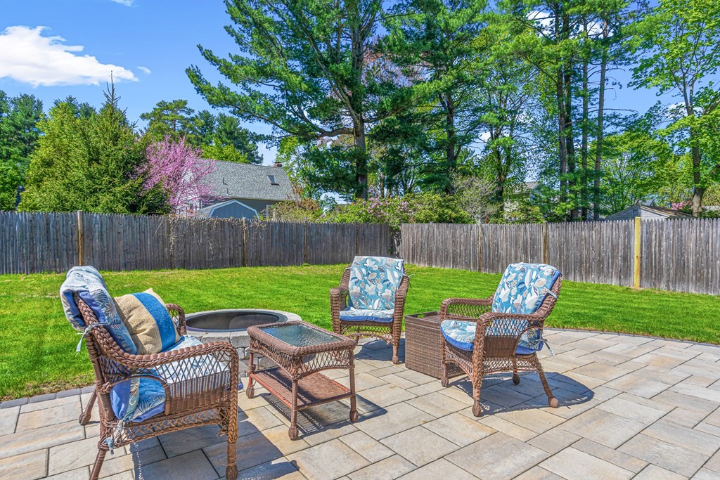 23 Dustin Road Reading, MA 01867 - Photo 6 of 38