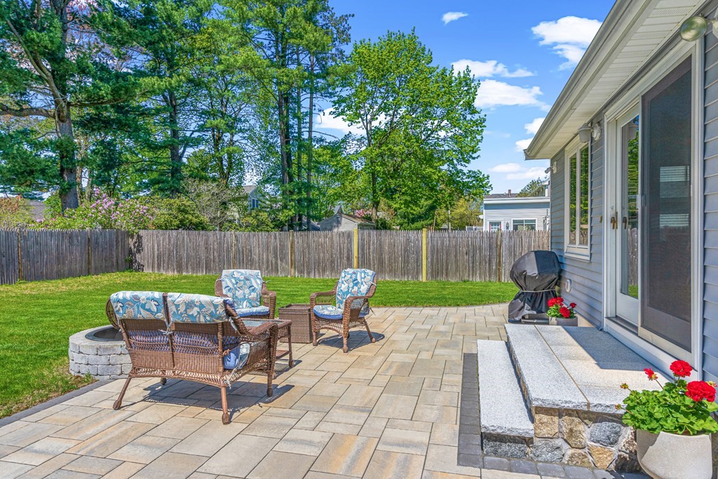 23 Dustin Road Reading, MA 01867 - Photo 7 of 38