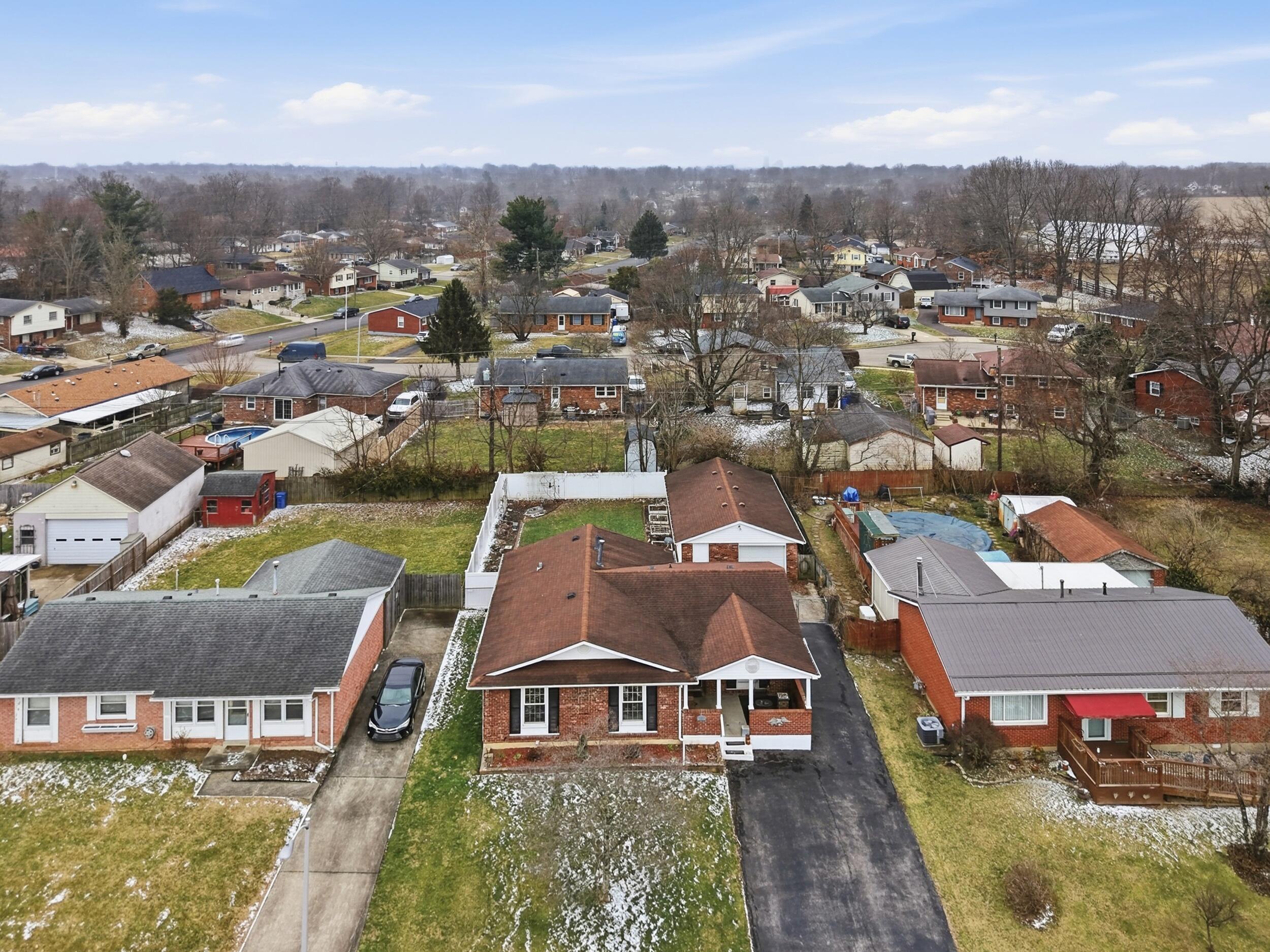744 Kingston Road Lexington, KY 40505 - Photo 31 of 36 31_dji_fly_20260223_152504_0664_17718782