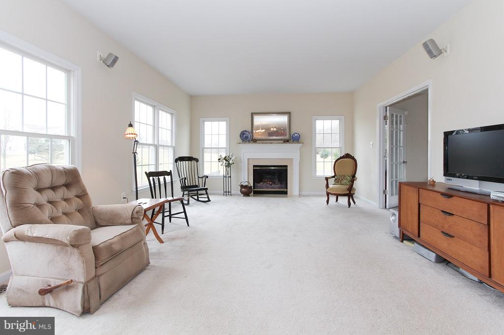 5661 Balls Mill Road Midland, VA 22728 - Photo 11 of 30 Family Room