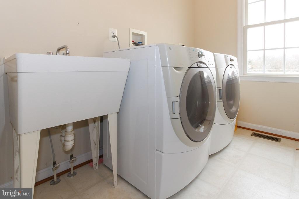 5661 Balls Mill Road Midland, VA 22728 - Photo 14 of 30 Laundry room off kitchen