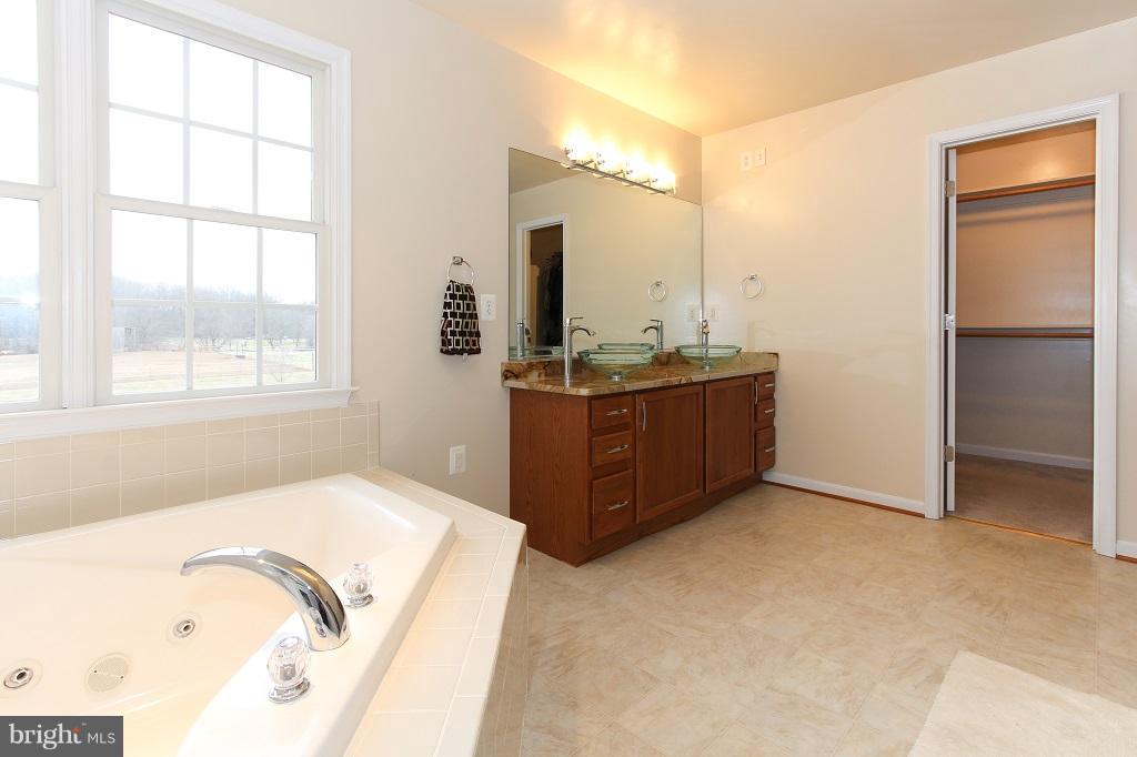 5661 Balls Mill Road Midland, VA 22728 - Photo 17 of 30 Bath (Master)