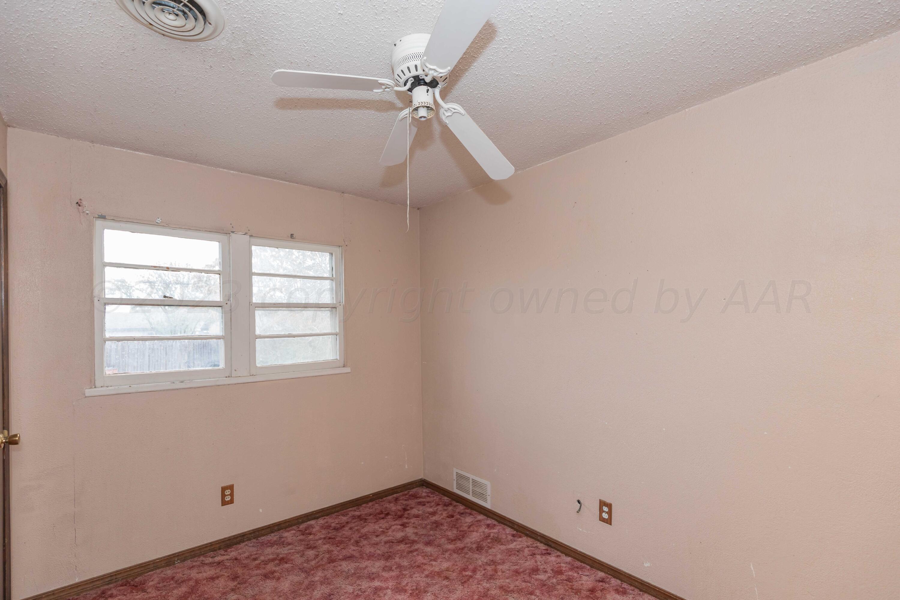 5127 Bowie Street Amarillo, TX 79110 - Photo 23 of 28 BEDROOM 3 VIEW 4