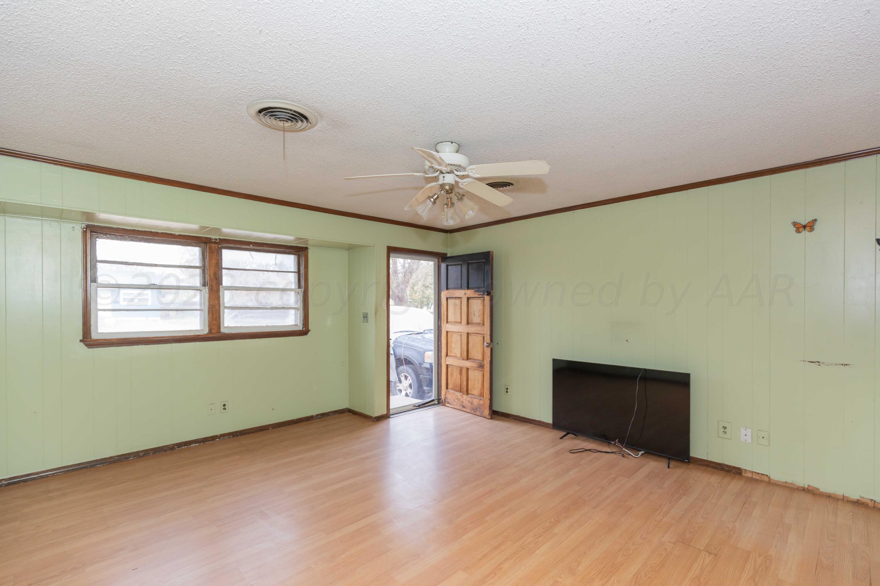 5127 Bowie Street Amarillo, TX 79110 - Photo 3 of 28 LIVING ROOM VIEW 1