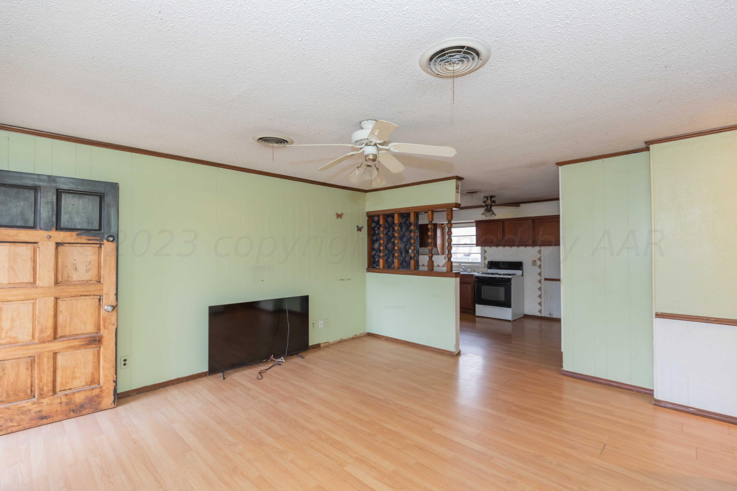 5127 Bowie Street Amarillo, TX 79110 - Photo 4 of 28 LIVING ROOM VIEW 2