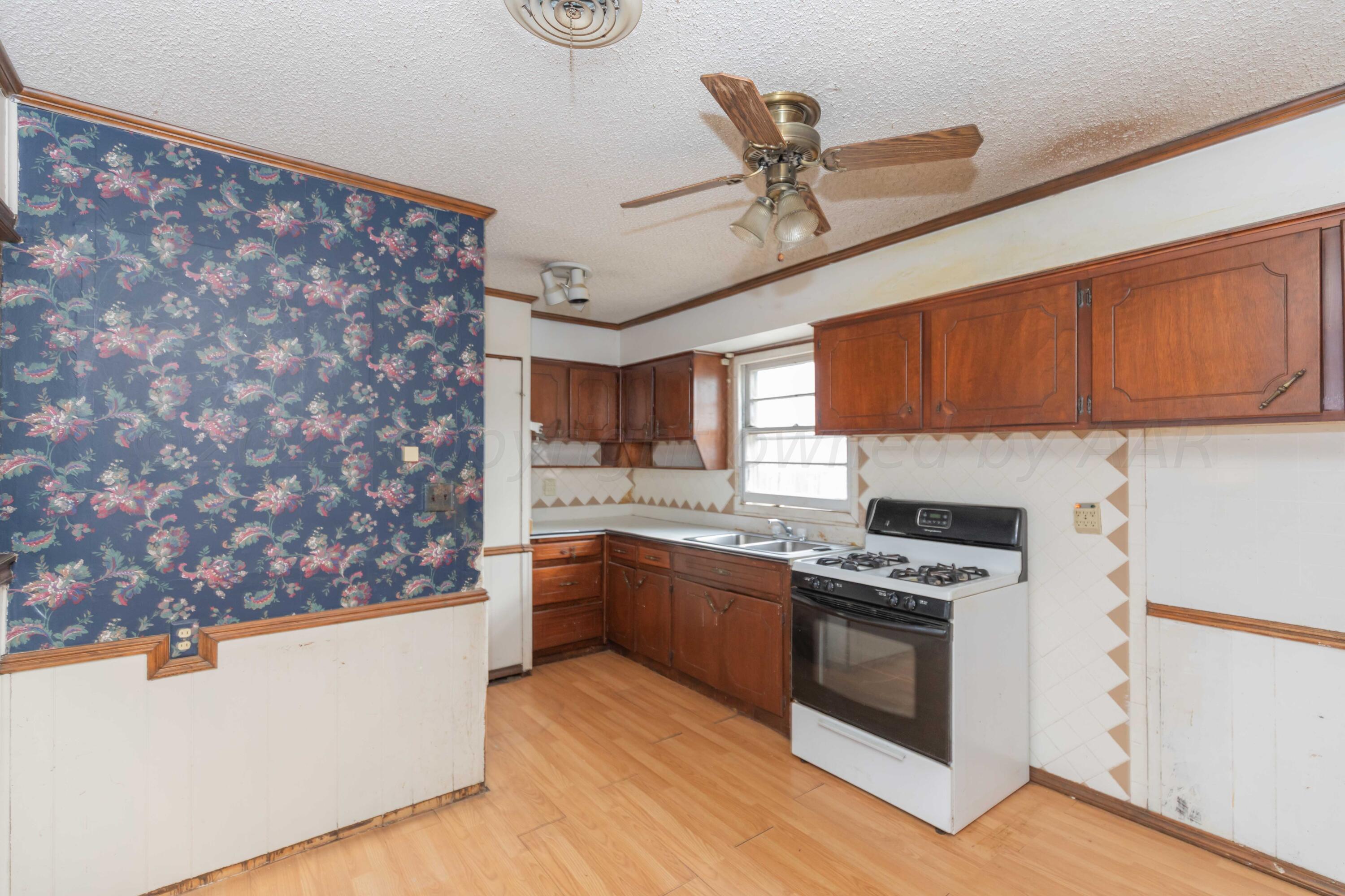 5127 Bowie Street Amarillo, TX 79110 - Photo 6 of 28 KITCHEN VIEW 1
