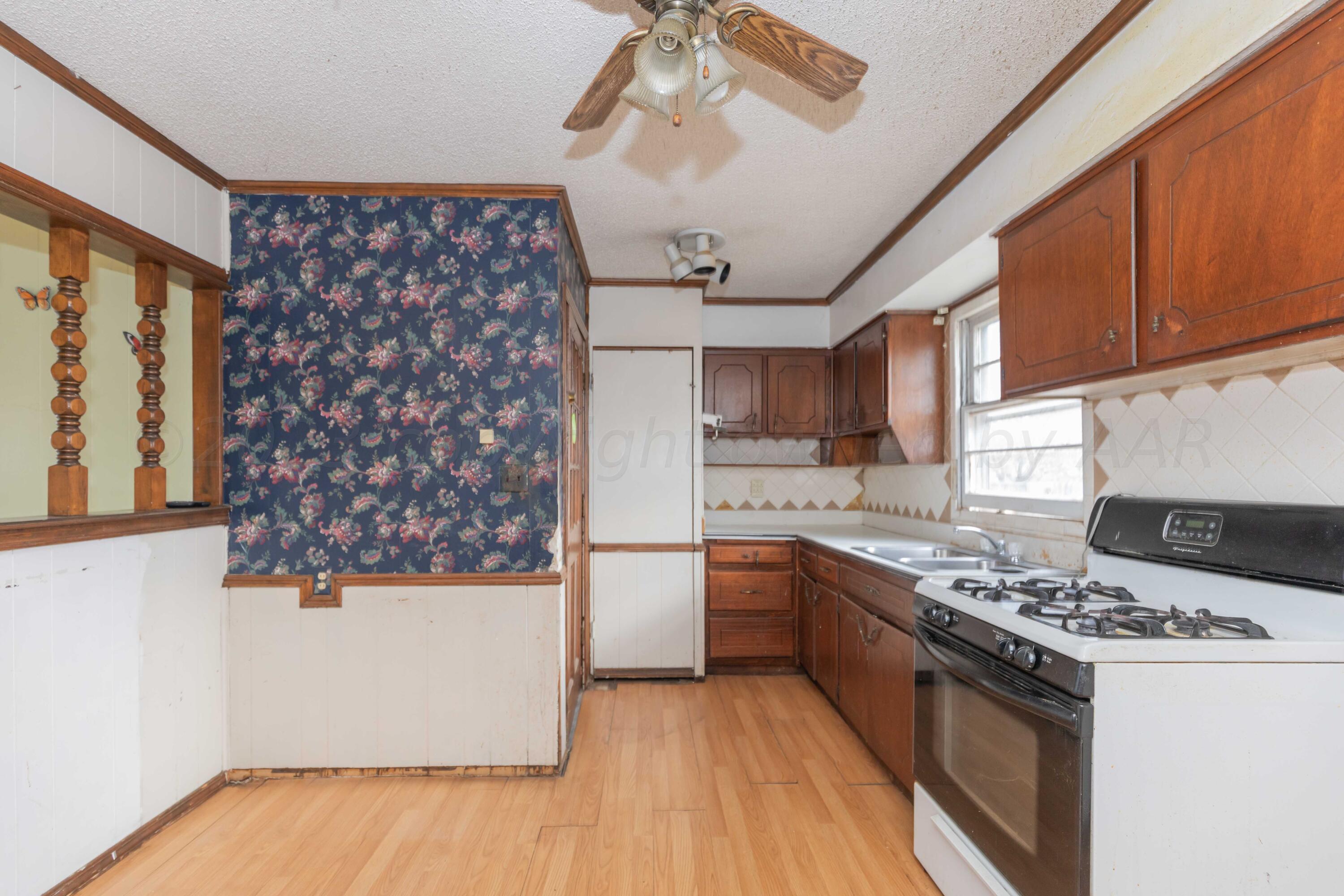5127 Bowie Street Amarillo, TX 79110 - Photo 7 of 28 KITCHEN VIEW 2