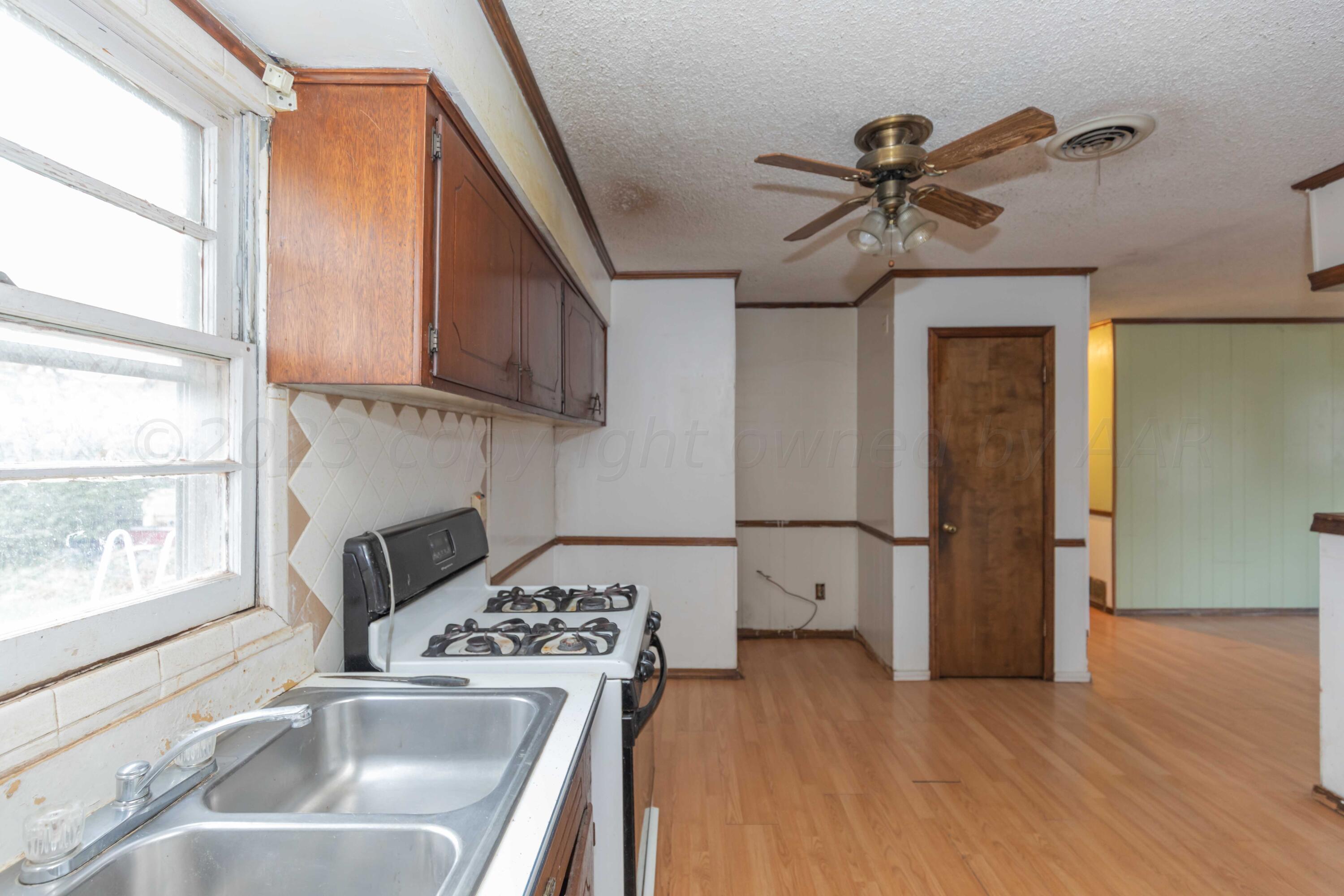 5127 Bowie Street Amarillo, TX 79110 - Photo 10 of 28 KITCHEN VIEW 5