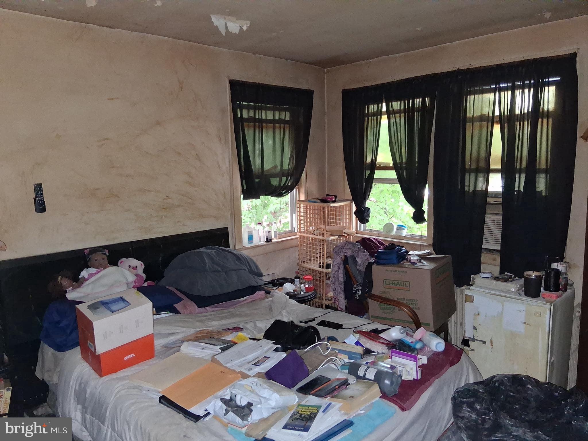 4035 Cedardale Road Baltimore, MD 21215 - Photo 22 of 40 a living room with furniture and a large window