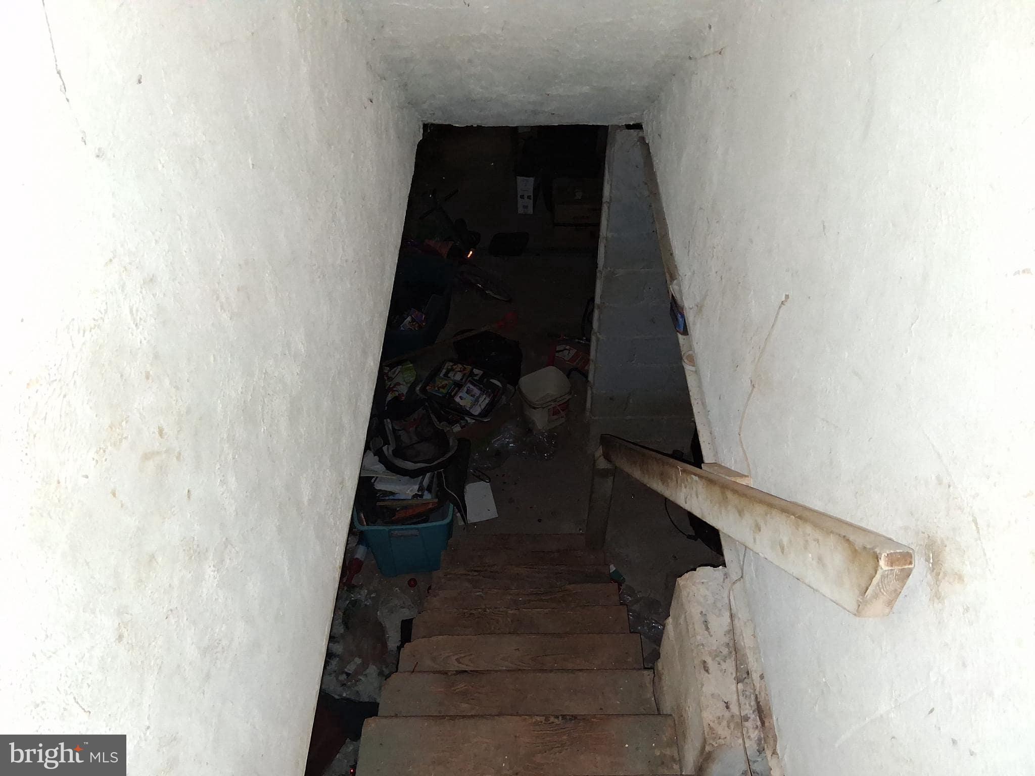 4035 Cedardale Road Baltimore, MD 21215 - Photo 29 of 40 a view of entryway