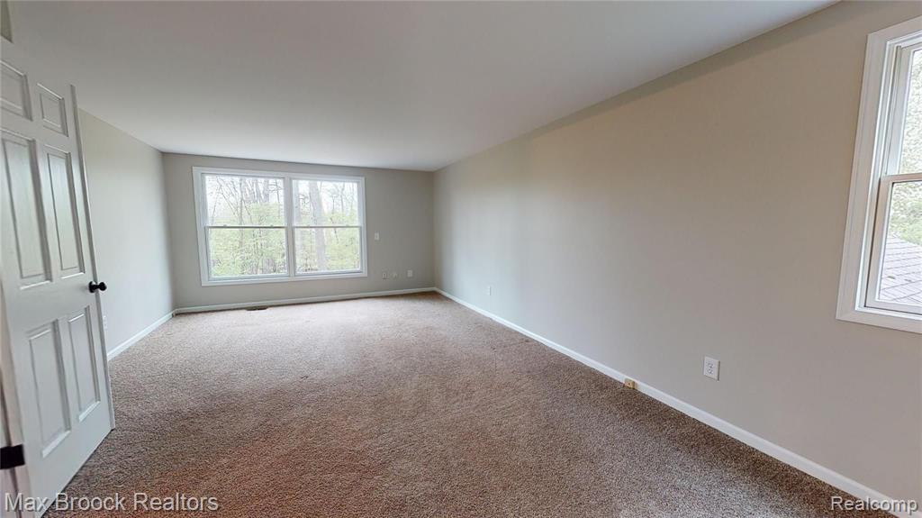 4990 Arrowhead Road West Bloomfield, MI 48323 - Photo 25 of 48