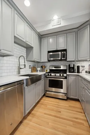 $3,700 | 821 West Superior Street, Unit 3, Chicago, IL 60642