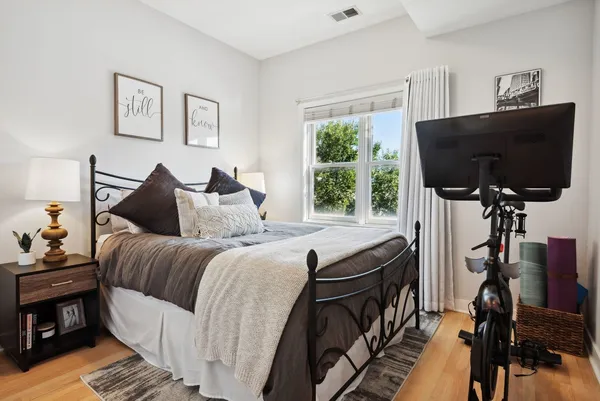 $3,700 | 821 West Superior Street, Unit 3, Chicago, IL 60642