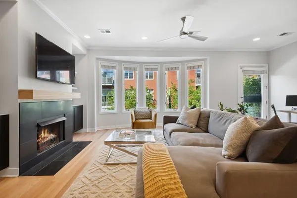 $3,700 | 821 West Superior Street, Unit 3, Chicago, IL 60642