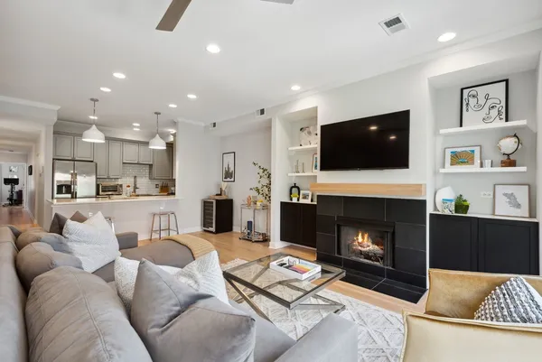 $3,700 | 821 West Superior Street, Unit 3, Chicago, IL 60642