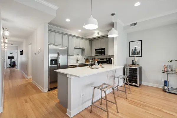 $3,700 | 821 West Superior Street, Unit 3, Chicago, IL 60642