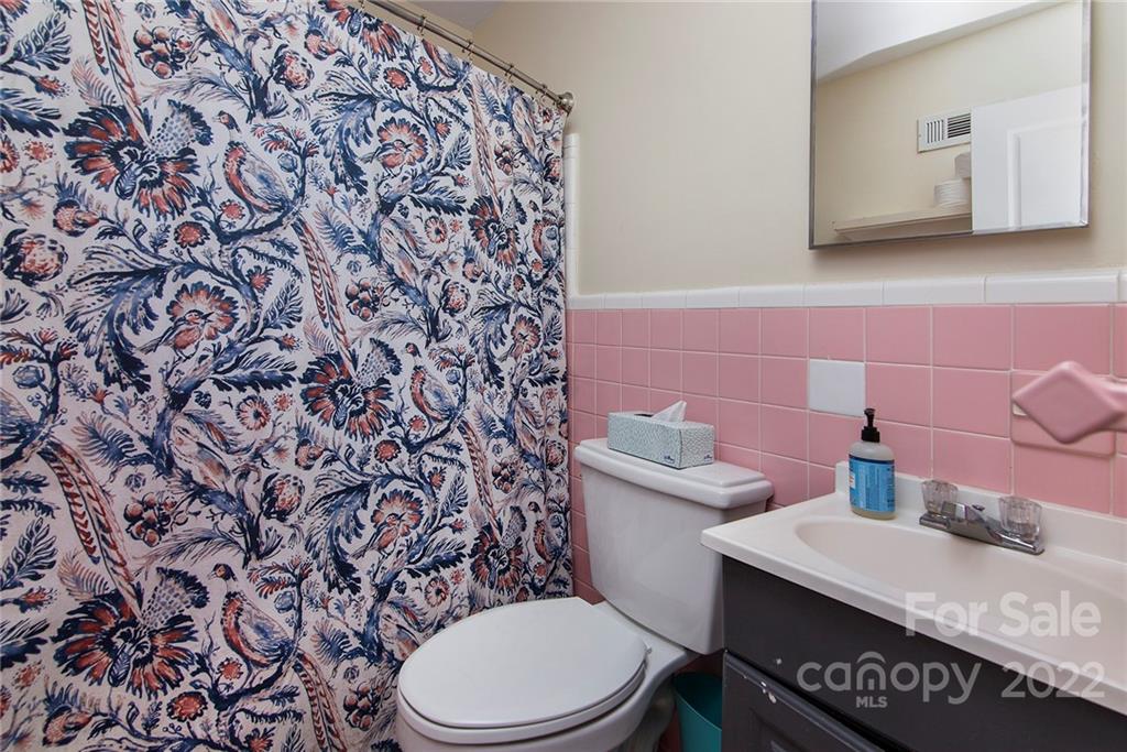 3124 Sunset Road Charlotte, NC 28216 - Photo 17 of 29 Gallery Image 17