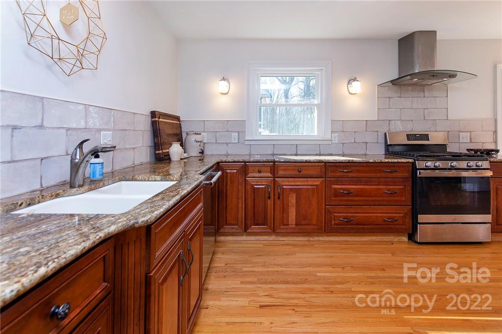 3124 Sunset Road Charlotte, NC 28216 - Photo 8 of 29 Gallery Image 8