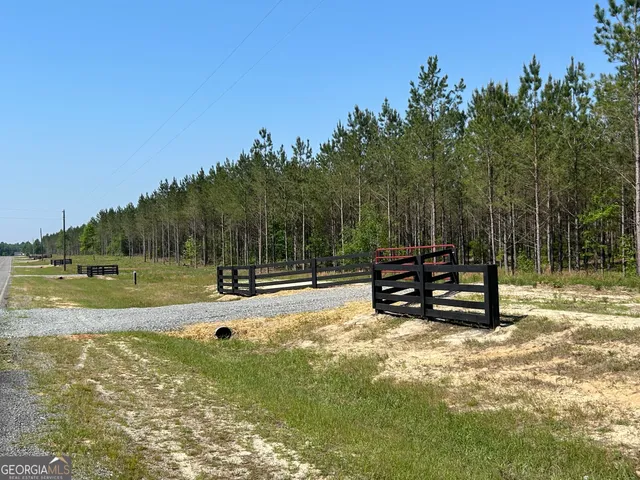 a view of a bench in the middle of a yard