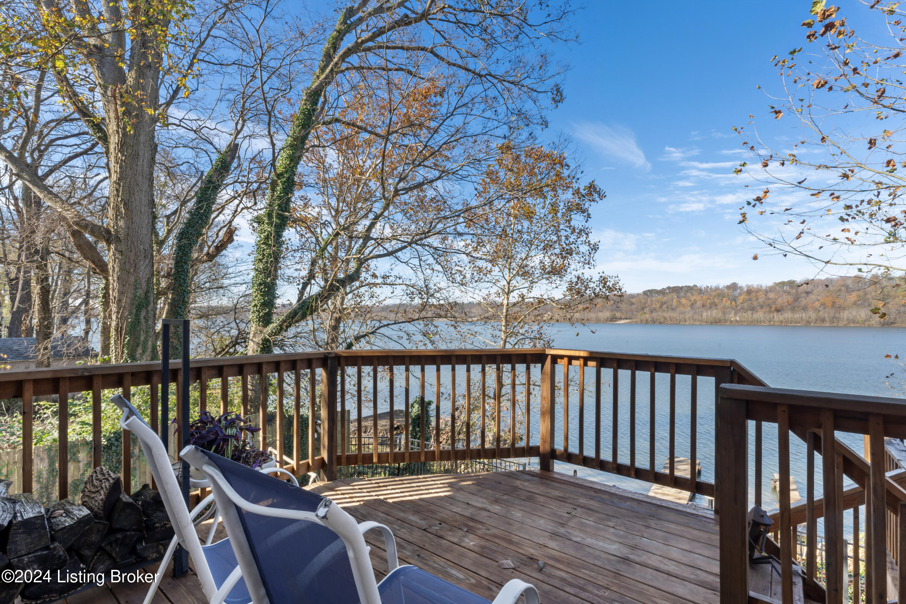 1602 Riverside Drive Prospect, KY 40059 - Photo 3 of 33 Upper deck