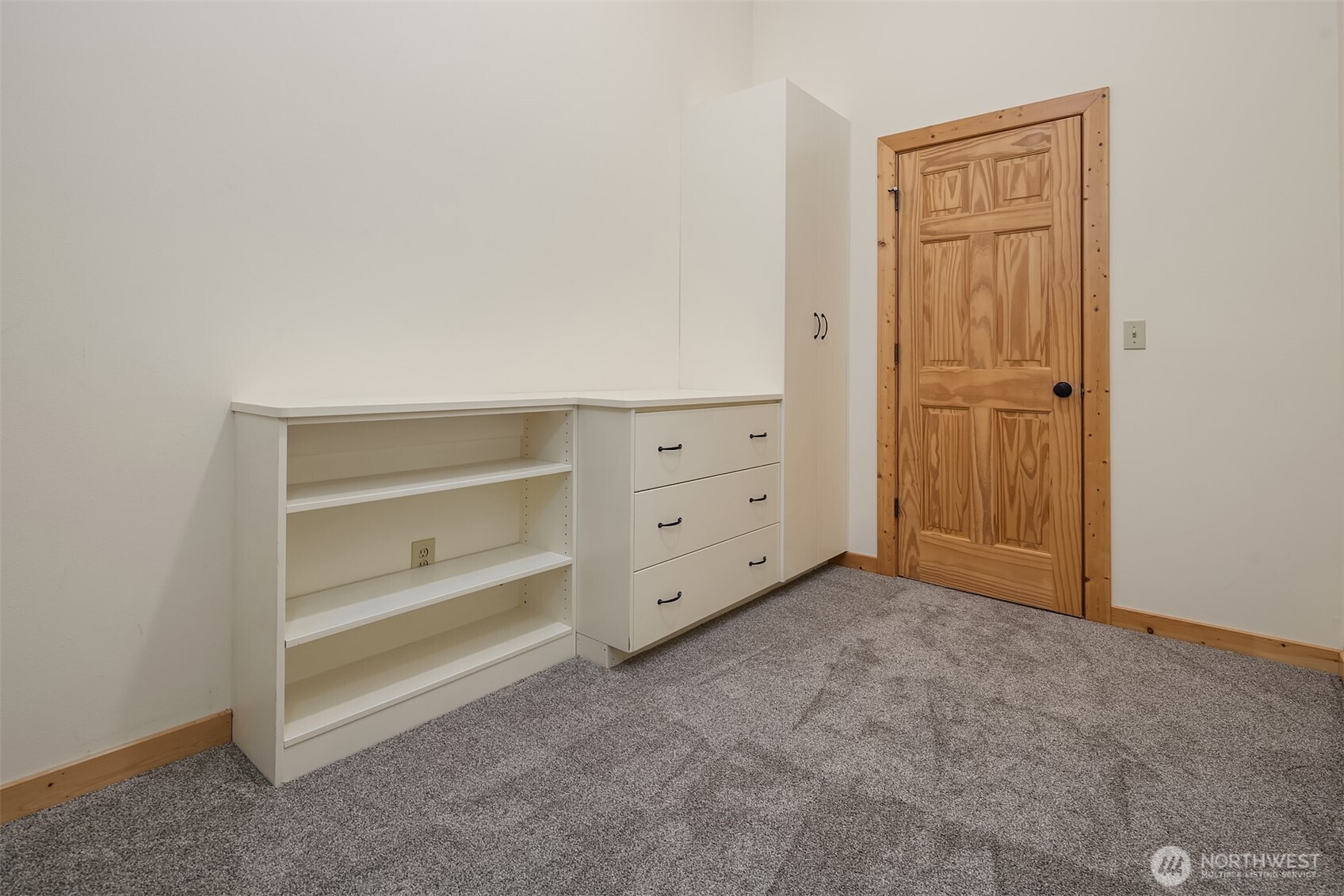 1002 Chuckanut Drive Bellingham, WA 98229 - Photo 28 of 40 a view of an empty room with closet